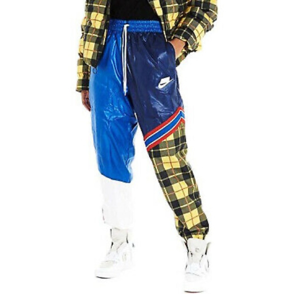 NIKE - Picture 2 of 13